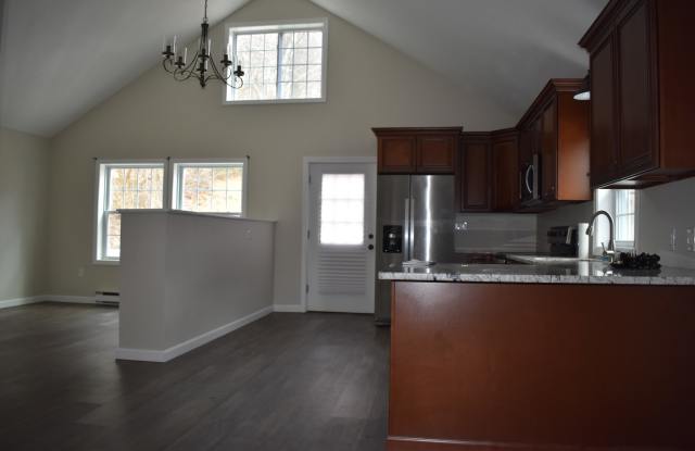 Open layout 3 Bedroom House - minutes from I-495 and MBTA to Boston - 29 Hillside Avenue, Haverhill, MA 01835