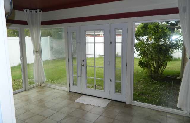 Beautifully Upgraded 3BR/2BA Home in Lualaʻi Subdivision Gallery 3