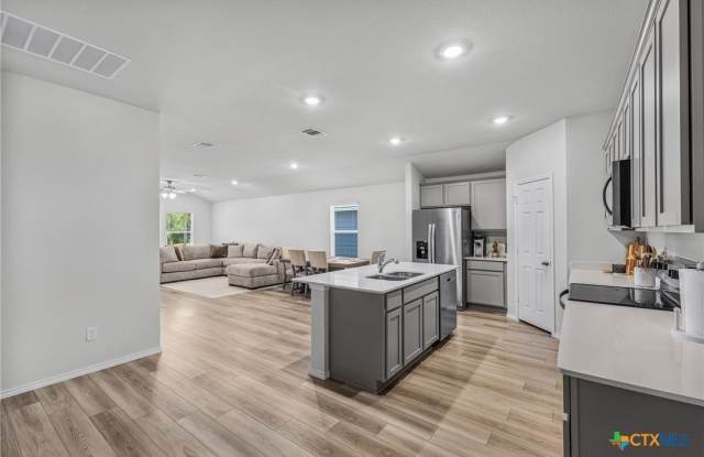 4011 Baerlon Cove Gallery 3