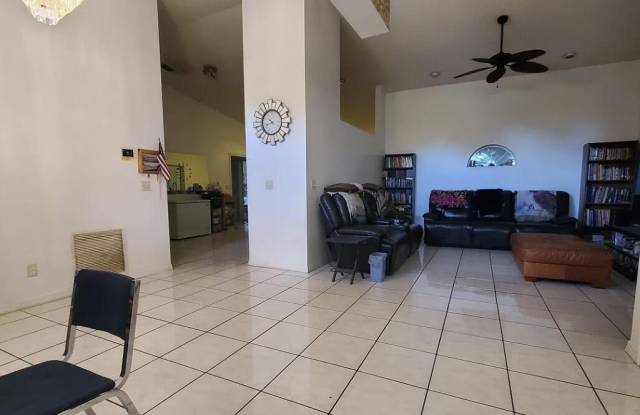 3004 SE Suntan Court SE Gallery 3