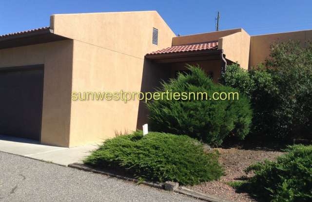 3 Bedroom, 2 Bath 2 Garage Condominium - 3830 North Butler Avenue, Farmington, NM 87401