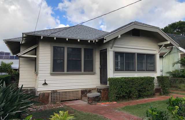 Charming detached single family Kaimuki 3 bdrm, 1 bath home on level lot photos photos