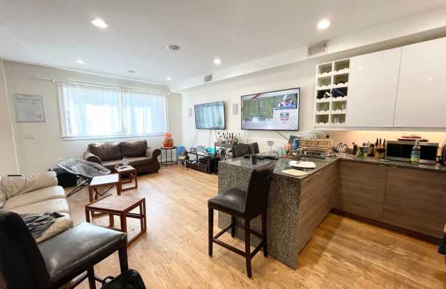 Beautiful 6 Bed Condo Style Apartment Available 9/1/26 photos photos