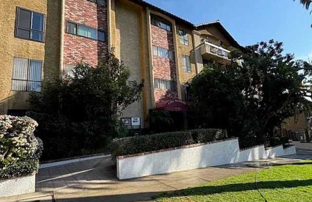 1735 N Fuller Ave photos photos