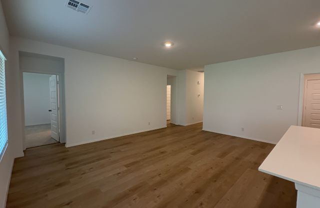 Beautiful new construction 4/2/3 home in Broken Arrow offering a contemporary open floor plan! Gallery 3