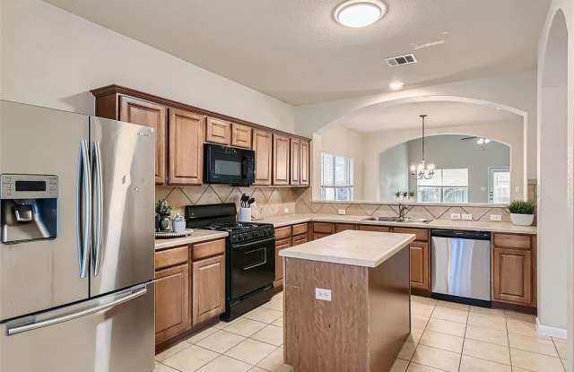 18525 Blue Pond Dr Gallery 4