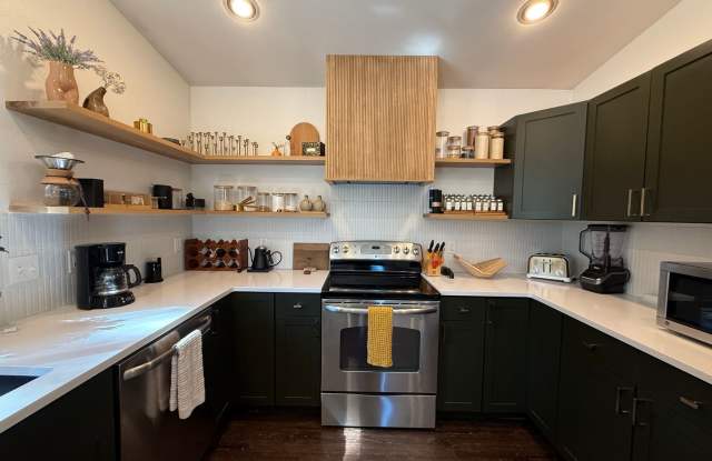 Beautifully Remodeled 2 Bed/1.5 Bath on .44 Acres - Sunriver, OR Gallery 3