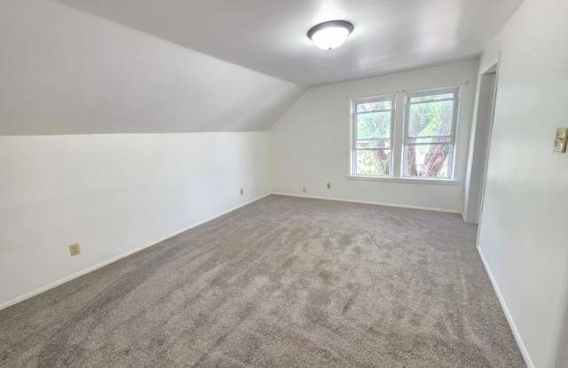 4 Bed 2 Bath Single Family Home in Wisconsin Rapids photos photos