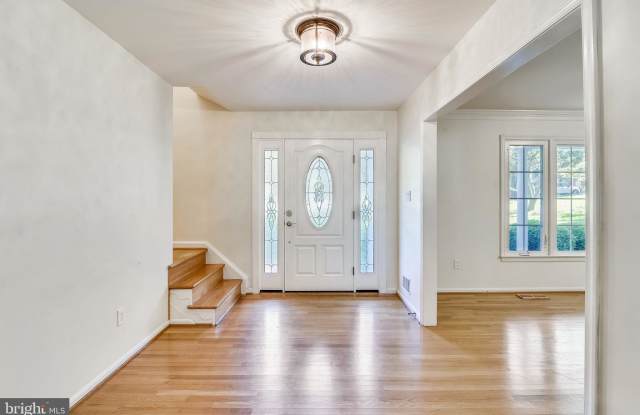 10315 HICKORY CREEK COURT Gallery 4