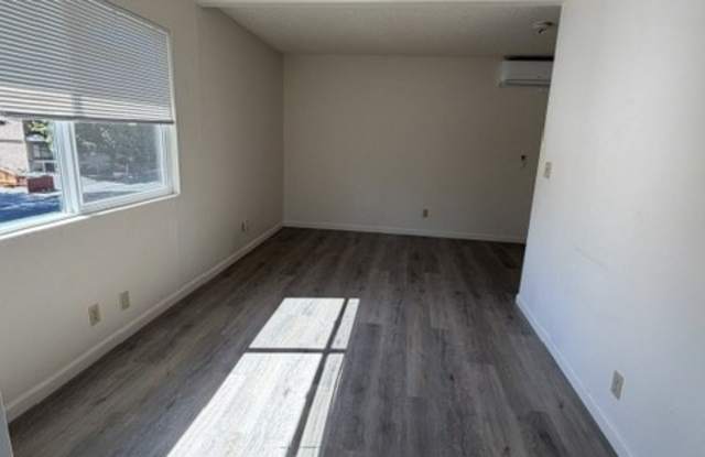 704 Southeast 9th Street, A Gallery 3