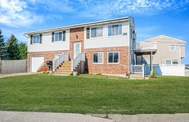 4 Bay Place - 4 Bay Place, West Babylon, NY 11757