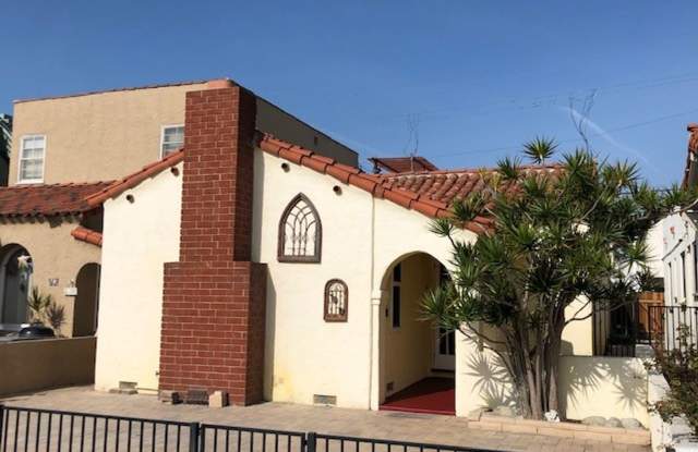 2 Bedroom Spanish Classic Steps to the Beach  2nd Street nightlife - 59 Santa Ana Avenue, Long Beach, CA 90803