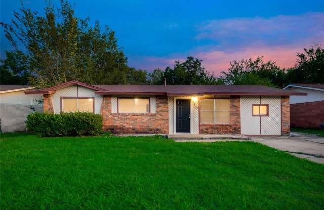 1602 E Lovers Lane - 1602 East Lovers Lane, Arlington, TX 76010