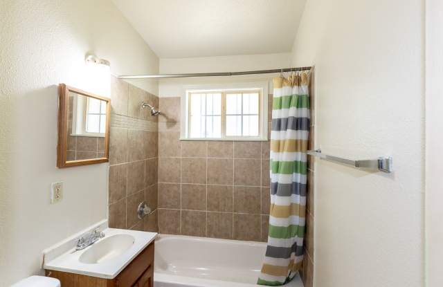 Beautiful 3 bedroom 1 bath! Gallery 3