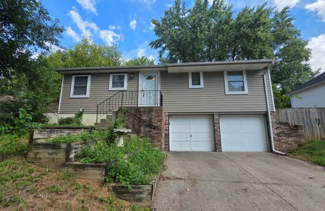 3-Bedroom, 3 Bath Single Family for Rent in Independence, MO| 2-Car Garage Parking & Fenced backyard! Gallery 3