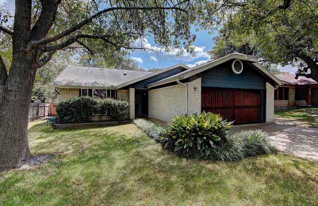 Modern 3 Bedroom, 2 Bathroom Home in Villages of Western Oaks – Greenbelt Views  Oak-Shaded Bliss!!! - 8327 Doe Meadow Drive, Austin, TX 78749