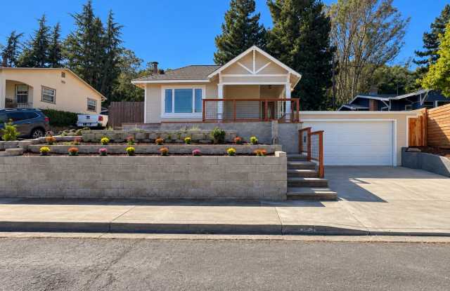 Beautifully Remodeled Two Bedroom Napa Home Gallery 1