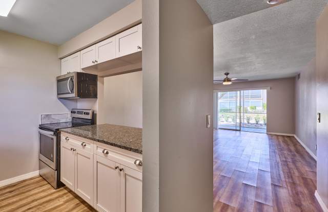 12021 W Greenway Drive Gallery 3