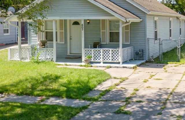 Adorable 3 Bedroom for Fall photos photos