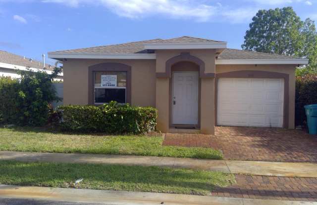 556 E Ridge Cir N - 556 East Ridge Circle North, Boynton Beach, FL 33435