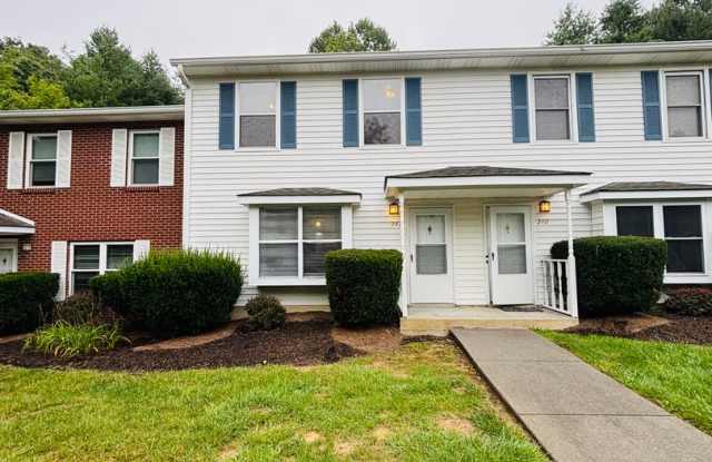 4 Bedroom 2.5 Bath Townhouse photos photos