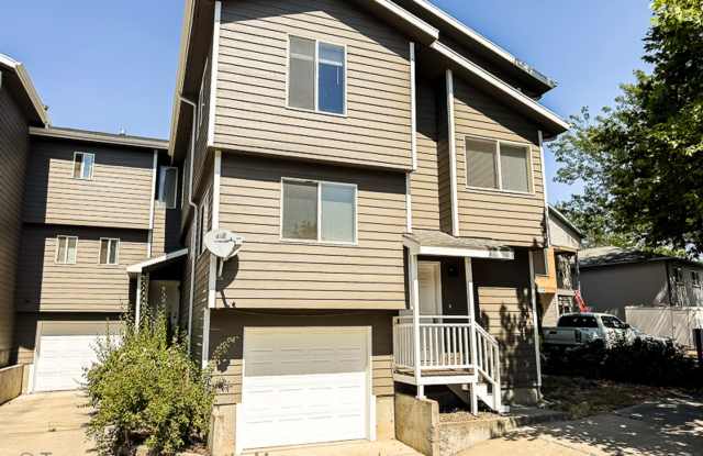 4 Bed/3 Bath Three Story Condo Near Bus Routes and Shopping photos photos