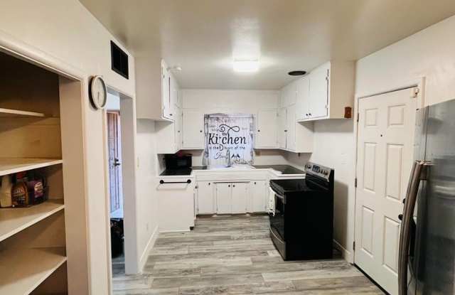 3 Bed/ 2Bath 1600FT -- Single Family Home in Eloy photos photos