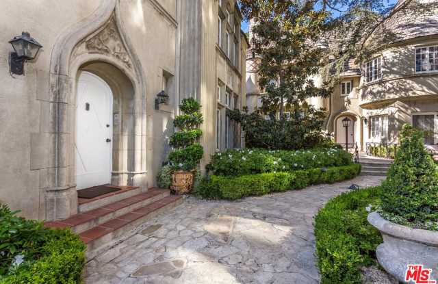 10335 WILSHIRE Gallery 4