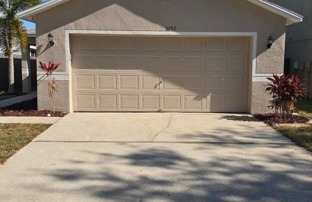 3-Bedroom, 2-Bathroom Home in Seffner Gallery 4