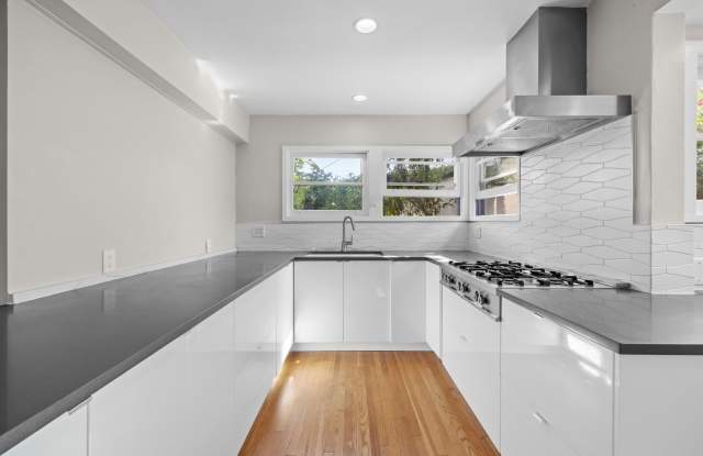 6321 Mesita Dr. Gallery 3