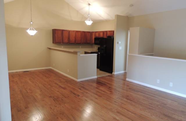 3 bed, 2 bath, 2 car garage townhouse w/ hardwood floors and bonus room in West Knoxville Gallery 4