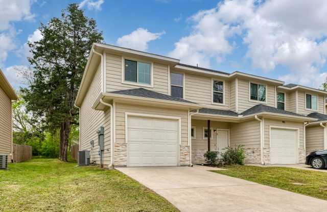 AVAILABLE NOW! 3 BEDROOM TRIPLEX LOCATED IN BONHAM, TEXAS! photos photos