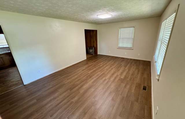 Charming 3-Bedroom Home in Eastaboga Gallery 3