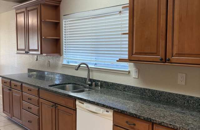 Cul-de-sac 3 bedroom 2 bath home Gallery 3