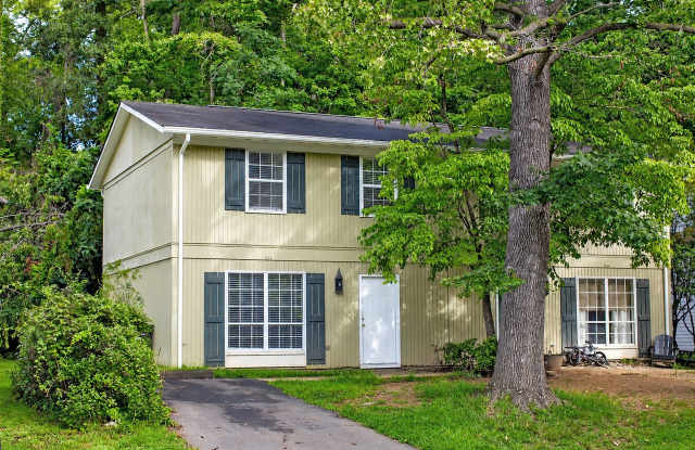 Pet-Friendly 3BR Duplex Near 5th Street Station, Downtown, & UVA Gallery 1