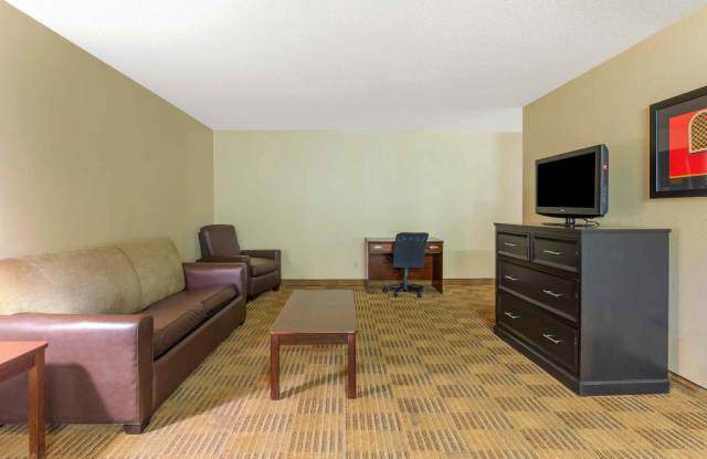 Furnished Studio  Greensboro  Wendover A photos photos