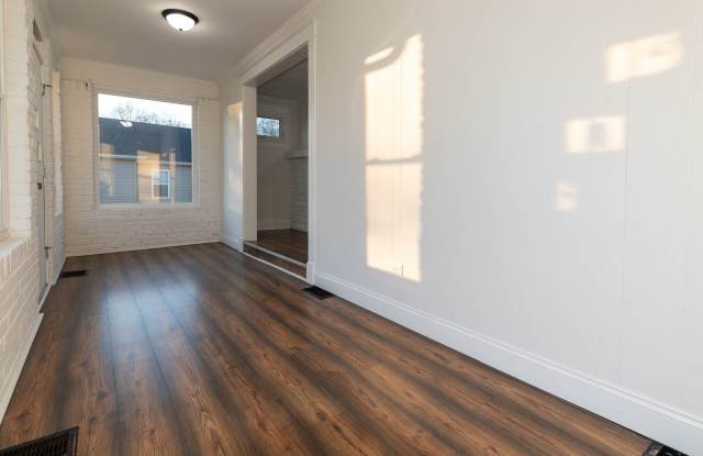 Spacious 3-Bedroom, 2-Bathroom Home with Vinyl Flooring Throughout Gallery 4