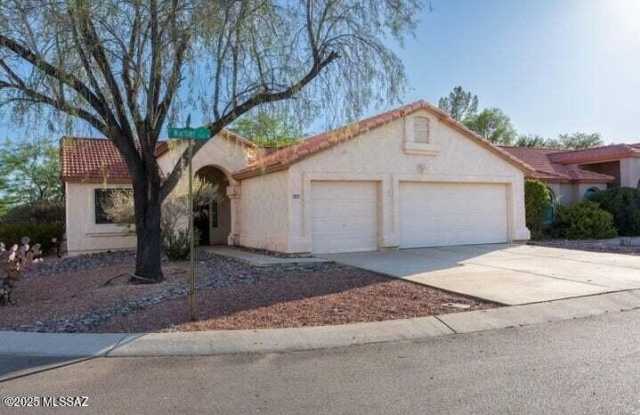 9401 N Warbler Place photos photos