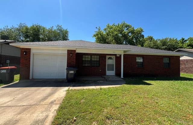 Discover this 3-bedroom, 2-bath home in Russellville, AR. photos photos