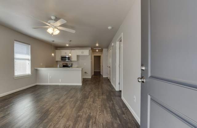 * MOVE IN SPECIAL * Charming 2-Bedroom, 2-Bathroom, 1-Car Garage - Mowing Included Gallery 3