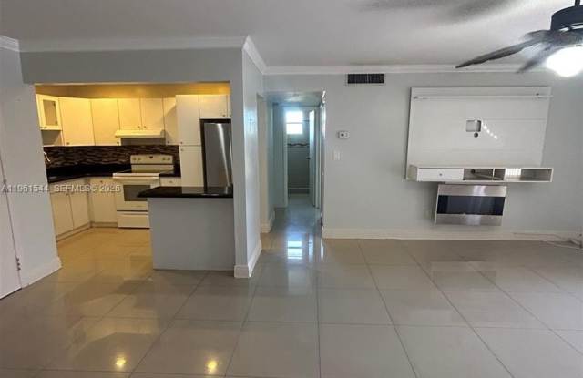 10367 N Kendall Dr photos photos