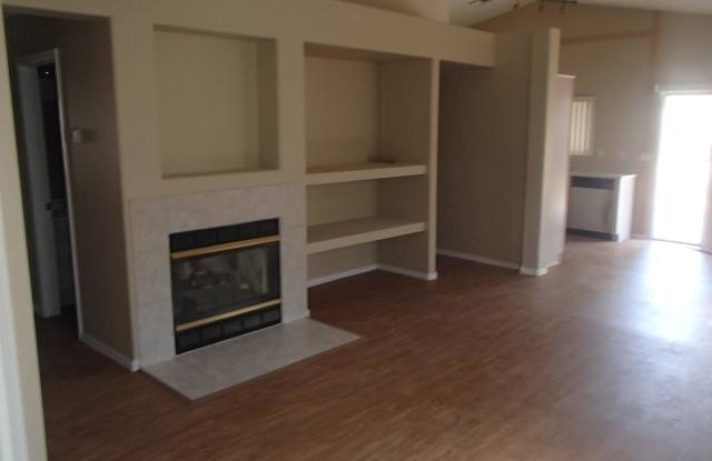 9318 W BERYL Avenue Gallery 4