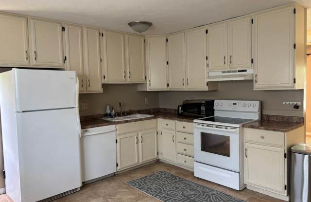 Great Value 3BR/1.5BA ! Gallery 4