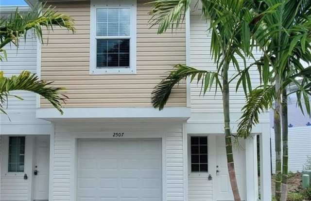 2507 6TH AVENUE DRIVE E Gallery 2