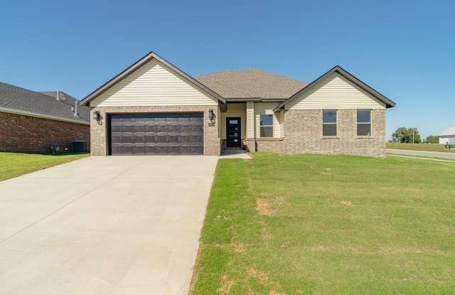 LIKE NEW 3-bedroom 2 bath Home in Prairie Grove!! FENCED YARD INCLUDED! photos photos