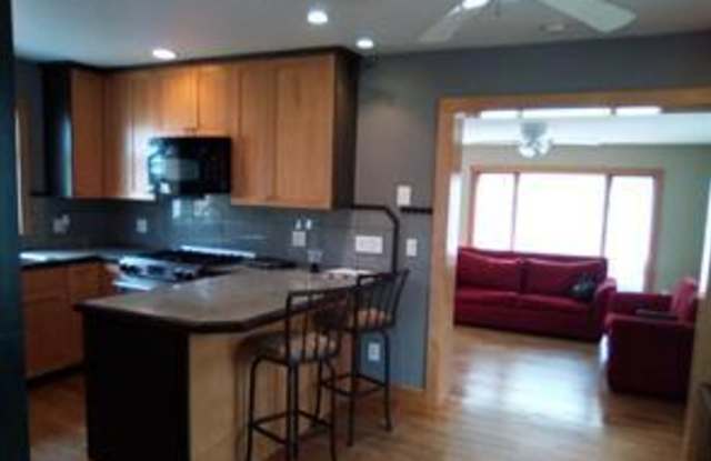Affordable living Downtown Rochester hardwood floors and granite Gallery 3