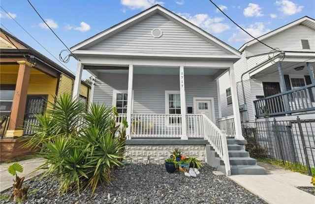 3717 WILLOW Street Gallery 2