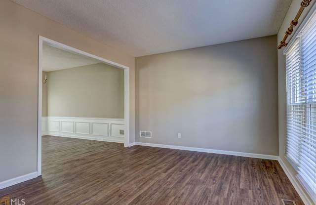 5805 Haterleigh Gallery 4