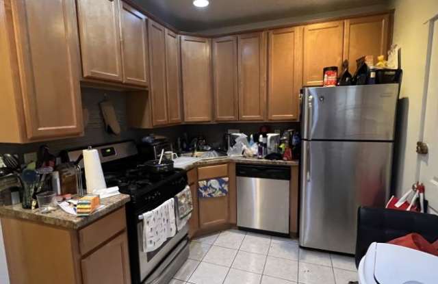 3223 N Lakewood photos photos