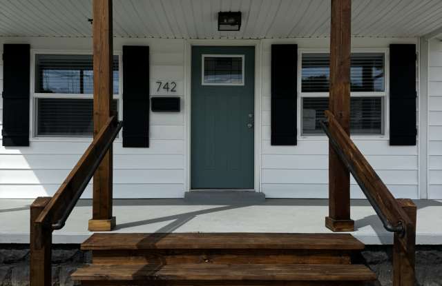 742 Lee St photos photos